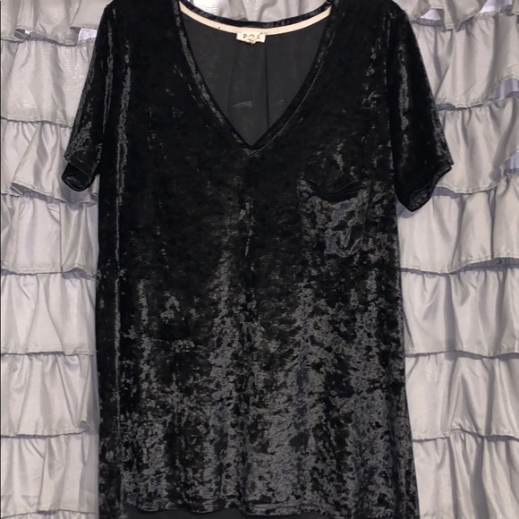 POL Tops - POL | Black Velvet V-Neck | L